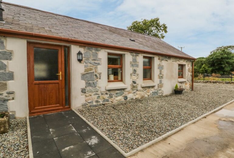 Y Deri Cottage Thumbnail Image