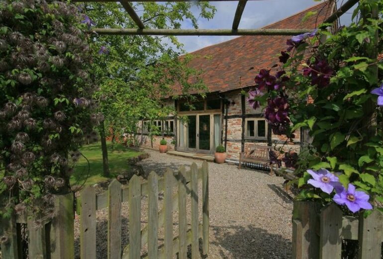 Whites Farm Barn Thumbnail Image