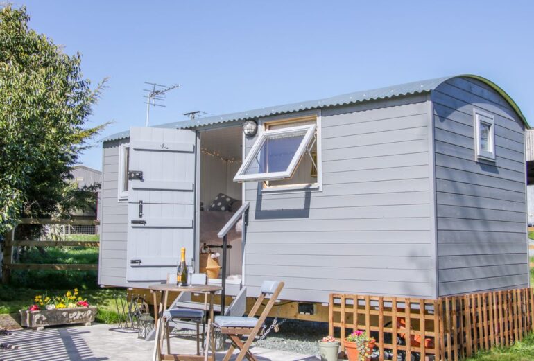 Meadow View Shepherd’s Hut Thumbnail Image