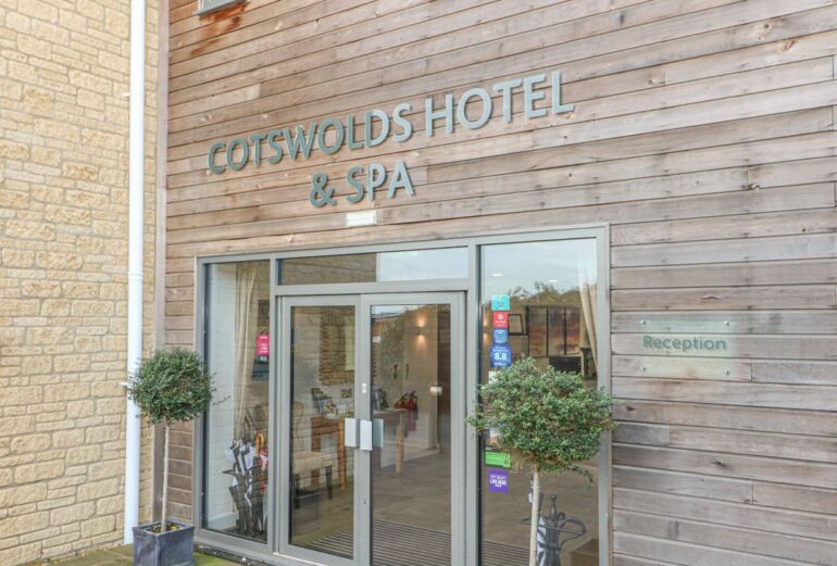 Cotswold Club Apartment (Sleeps 4 in 2 Bedrooms) Thumbnail Image