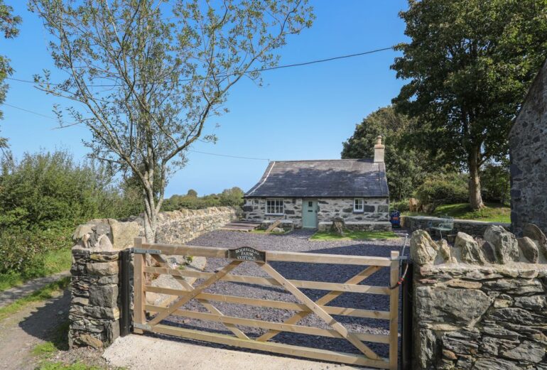 Bodfeurig Farm Cottage Thumbnail Image