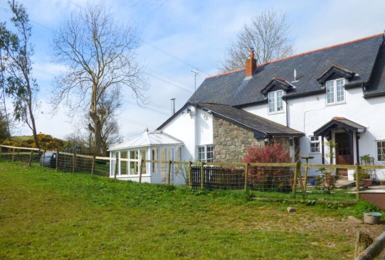 Glan Y Gors Cottage Thumbnail Image