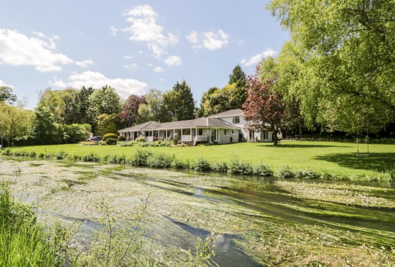 The River House Avon Valley Stonehenge Thumbnail Image