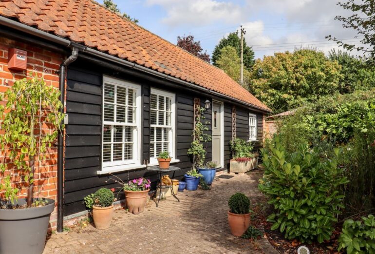 Courtyard Cottage, Poplar Farm Barn Thumbnail Image