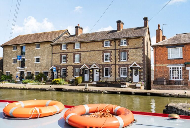 4 Canalside Cottages