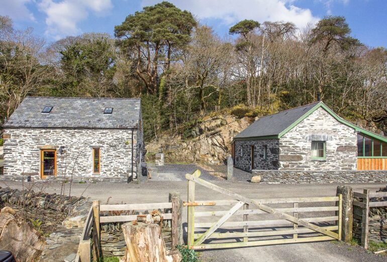 Tyn Llwyn Cornel Eco Barn Thumbnail Image