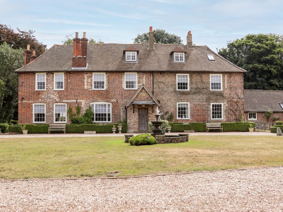 Solton Manor in East Langdon, Kent | Cottages & Lodges